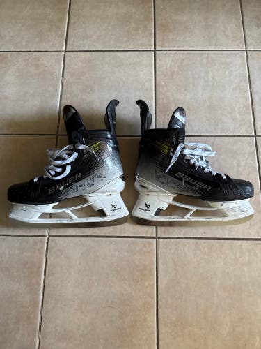 2023 Bauer Vapor Hyperlite 2 Hockey Skates 11 Fit1 (Used)