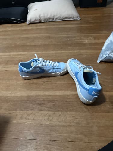 Men's Size M 11.0 (W 12.0) Nike Shoes (Used)
