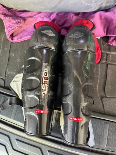 Intermediate Easton Stealth S3 12" Shin Pads (Used)