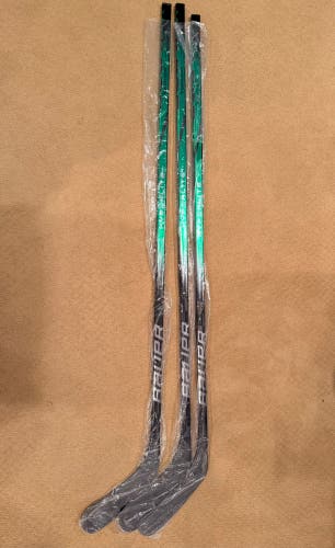 Senior Bauer Vapor Hyperlite 2 Right Handed Hockey Stick P92 70 Flex Corner Tactile Grip (New)