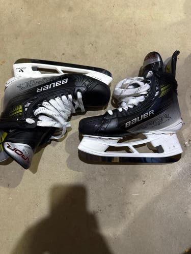 2023 Bauer Vapor Hyperlite 2 Hockey Skates 9 Fit 3
