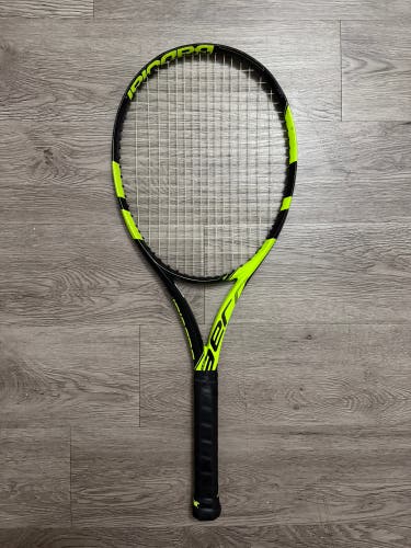 Babolat Pure Aero (2016) | Gripsize 4 1/4 | Fair Condition