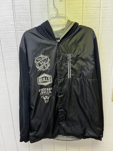 NBA Chicago Bulls Men’s Large UNK Black Satin Hooded Jacket Streetwear Casual