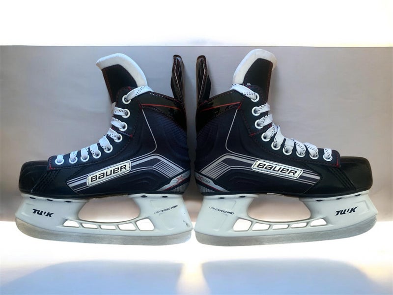 Black Bauer Vapor X Hockey Skates Size 2 (Used)