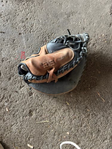 Mizuno Samurai RH Catcher's Baseball Glove 33" (Used)