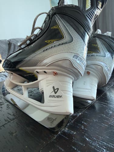 Black/Yellow 2025 Bauer S25 Vapor Shift Pro (SMU) Hockey Skates Extra Wide Width 8.5 (Used)