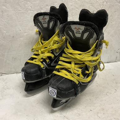 Used CCM VECTOR 4.0 Youth Hockey Skate Youth 13.5 11855-S000203869