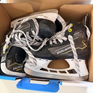 Bauer Ignite Pro Hockey Skates Regular Width Size 2.5 (Used)