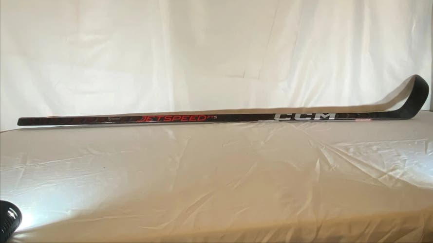 Junior CCM JetSpeed FT5 Right Handed Hockey Stick P28 95 Flex (New)