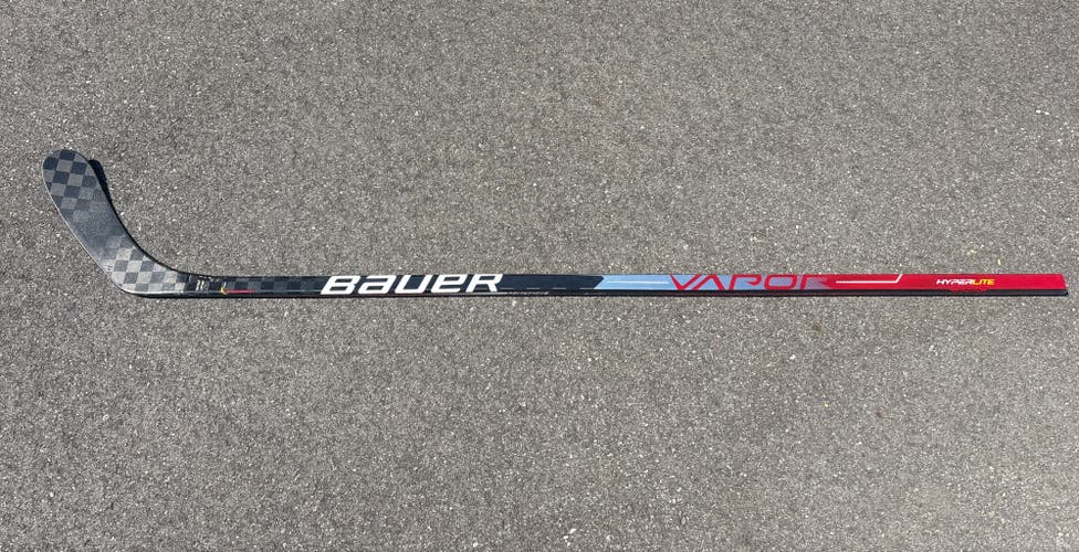 Senior Bauer Vapor Hyperlite Right Handed Hockey Stick Mid Pattern 87 Flex (Used)