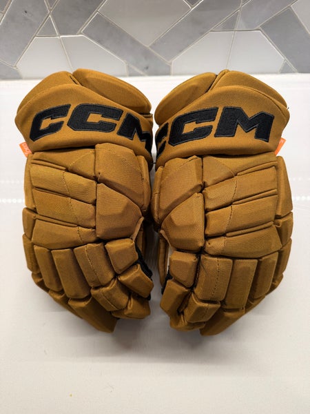 2023 NHL Winter Classic Boston Bruins Pro Stock CCM Jetspeed Senior 13" Gloves - HGJSPP FT1
