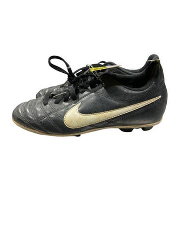 Used Nike Soccer Cleats Black Junior 05.5 11847-S000033858