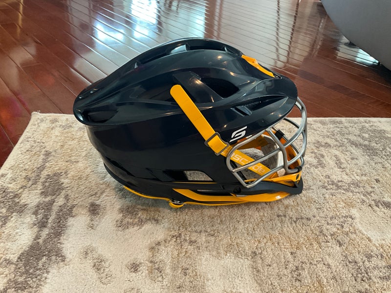 Navy blue Youth Cascade S Helmet (Like new) SEND OFFERS PLZ. WILLING TO NEGOTIATE!