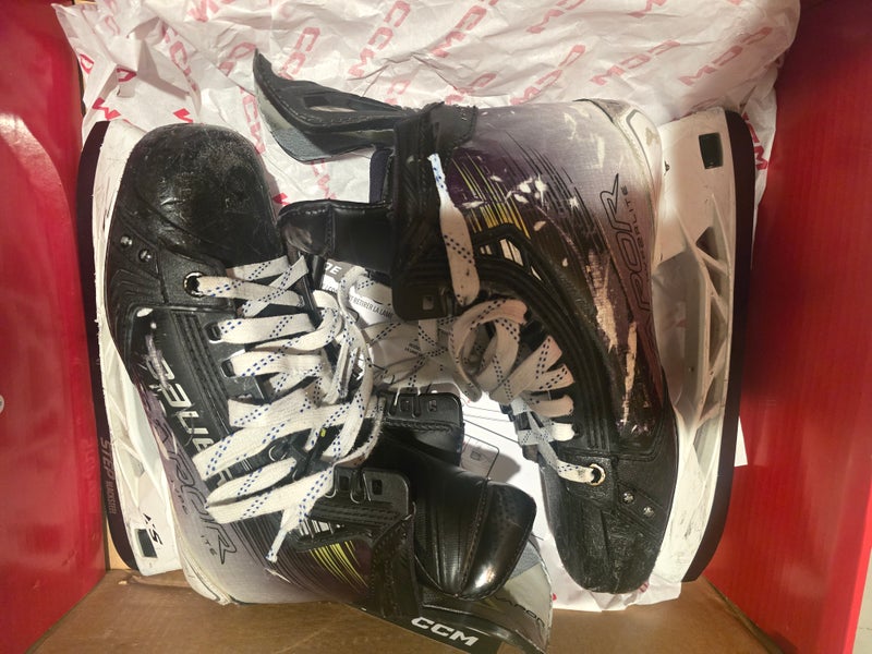 Bauer Vapor Hyperlite 2 Hockey Skates Size 5.5 (Used)