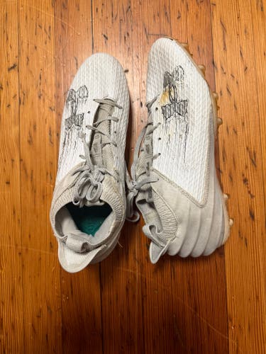 Under Armour Blur cleats Low Top (Used)