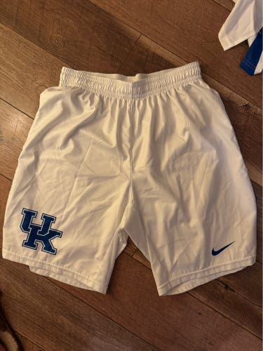 White Medium Men's Nike Shorts (New)