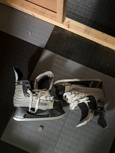 Gray 2003 Bauer Vapor SFL Hockey Skates Regular Width 7.5 (Used)