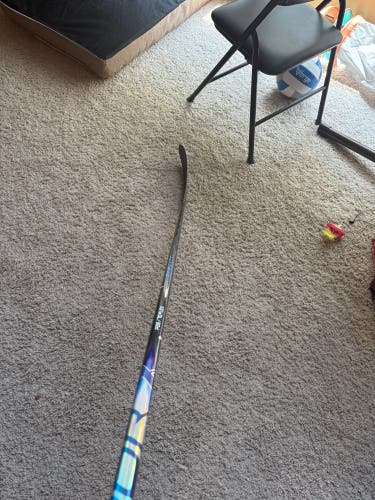 Senior Bauer Vapor Flylite Right Handed Hockey Stick P28 70 Flex (Used)
