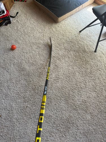 Senior Bauer Proto-R Right Handed Hockey Stick P92 70 Flex (Used)