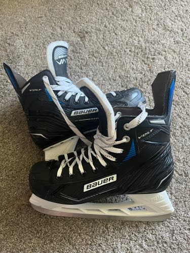 Black Bauer Vapor VOLT Hockey Skates Regular Width 10.5 (New)