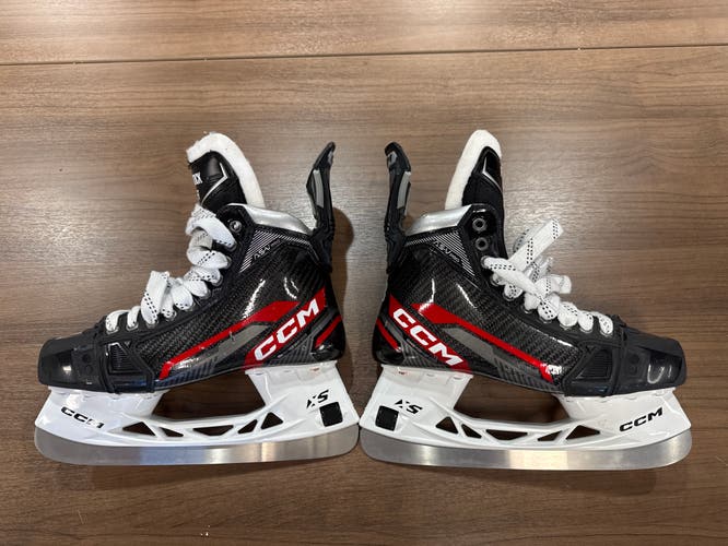 Black 2022 CCM AS-V Pro Hockey Skates Narrow Width 6.5 (Used) never worn sizing samples