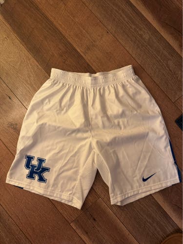 White Medium Men's Nike Shorts (New)