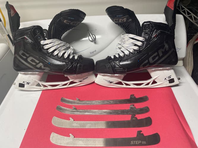 2023 CCM JetSpeed FT690 Hockey Skates Regular Width 7 (Used)
