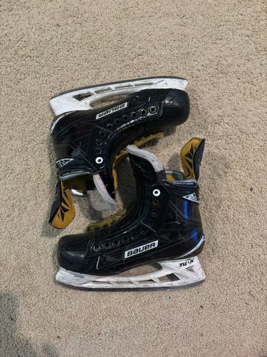 Black Bauer Supreme Ignite Pro+ Hockey Skates Regular Width 9.5 (Used)