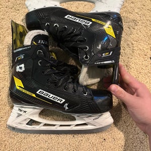 2022 Bauer Supreme M3 Hockey Skates Regular Width Size 4 (Used)