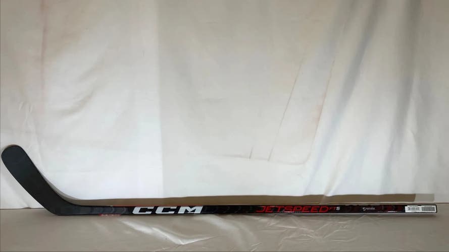 Junior CCM JetSpeed FT5 Right Handed Hockey Stick P29 40 Flex (New)