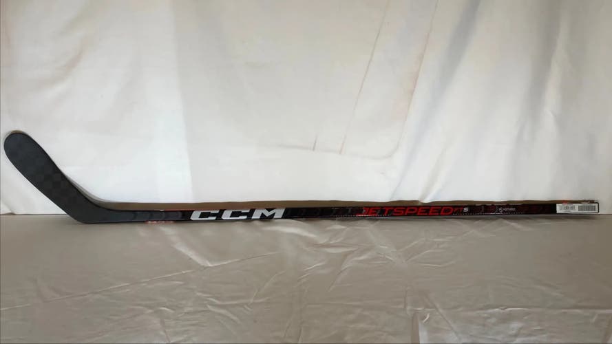 Junior CCM JetSpeed FT5 Right Handed Hockey Stick 40 Flex P28 (New)