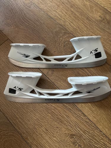 (New) CCM SpeedBlade XS Holders + CCM XS Stainless Steel Runners. 263mm