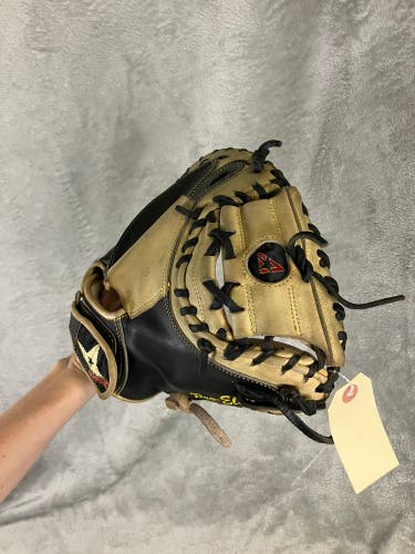 Black All Star CM3000 RH Catcher's Baseball Glove 32" (Used)