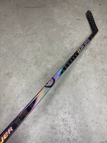 82 Flex P28M Senior Bauer Proto2 Left Hand Hockey Stick Pro Stock (Used)