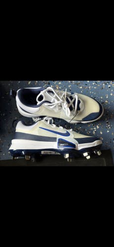 Men's Size M 7.0 (W 8.0) Nike (New)