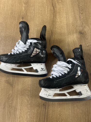 Black True Pro Custom Hockey Skates Extra Wide Width 8.5 (Used)