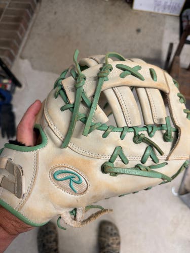 Rawlings Liberty Advanced RH First Base Softball Glove 13" (Used)
