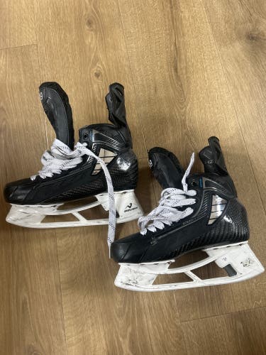 Black True Pro Custom Hockey Skates Extra Wide Width 8.5 (Used)