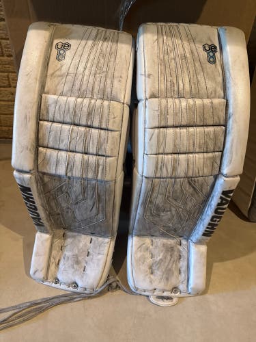 31" Vaughn Velocity VE8 Goalie Leg Pads (Used)