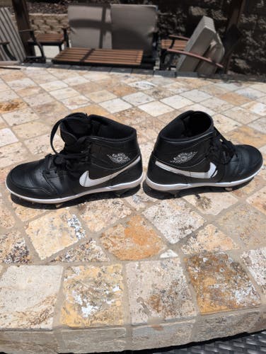 Black Men's Size M 10.0 (W 11.0) Adult Air Jordan High Top Metal