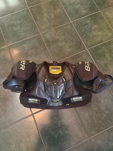 Men's Medium Senior Bauer Supreme Mach Shoulder Pads (Used)