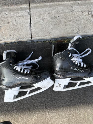 Black 2024 Bauer Supreme Shadow Hockey Skates Regular Width 8 (Used)