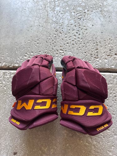 CCM D30 Gloves 14" Pro Stock (Used)