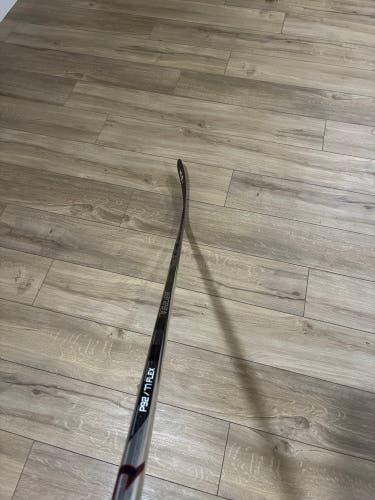 Senior Bauer Vapor Hyperlite 2 Right Handed Hockey Stick P92 77 Flex Pro Stock (New)