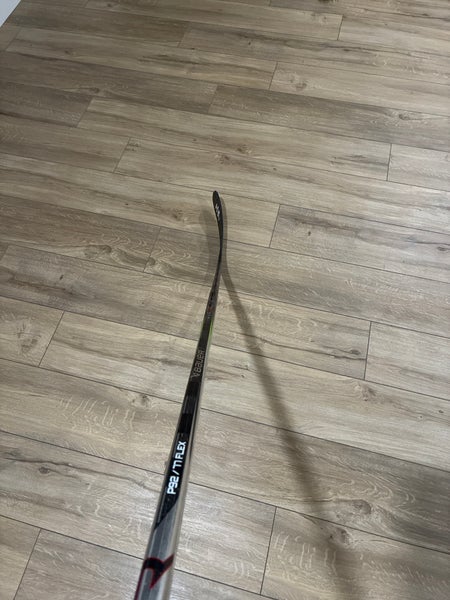 Senior Bauer Vapor Hyperlite 2 Right Handed Hockey Stick P92 77 Flex Pro Stock (New)