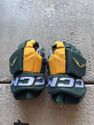 CCM Tacks 4 Roll Pro Gloves 14" Pro Stock (Used)