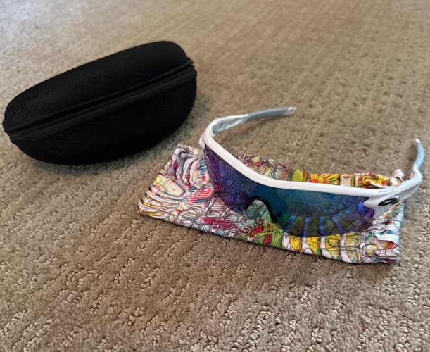 Unisex One Size Fits All Oakley Radarlock Sunglasses (Used)