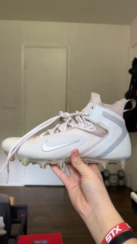 White Men's Size M 11.0 (W 12.0) Adult Nike Alpha Huarache 8 Elite Mid Top Turf Cleats (Used)