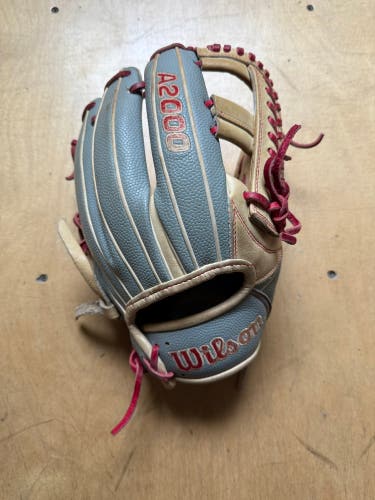 Wilson A2000 RH SuperSkin 1785 Infield Baseball Glove 11.75" (Used)