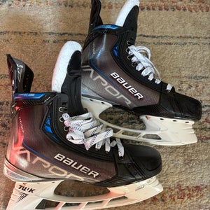 Blue 2023 Bauer Vapor Hyperlite 2 Hockey Skates Regular Width Pro Stock 8.5 (New)
